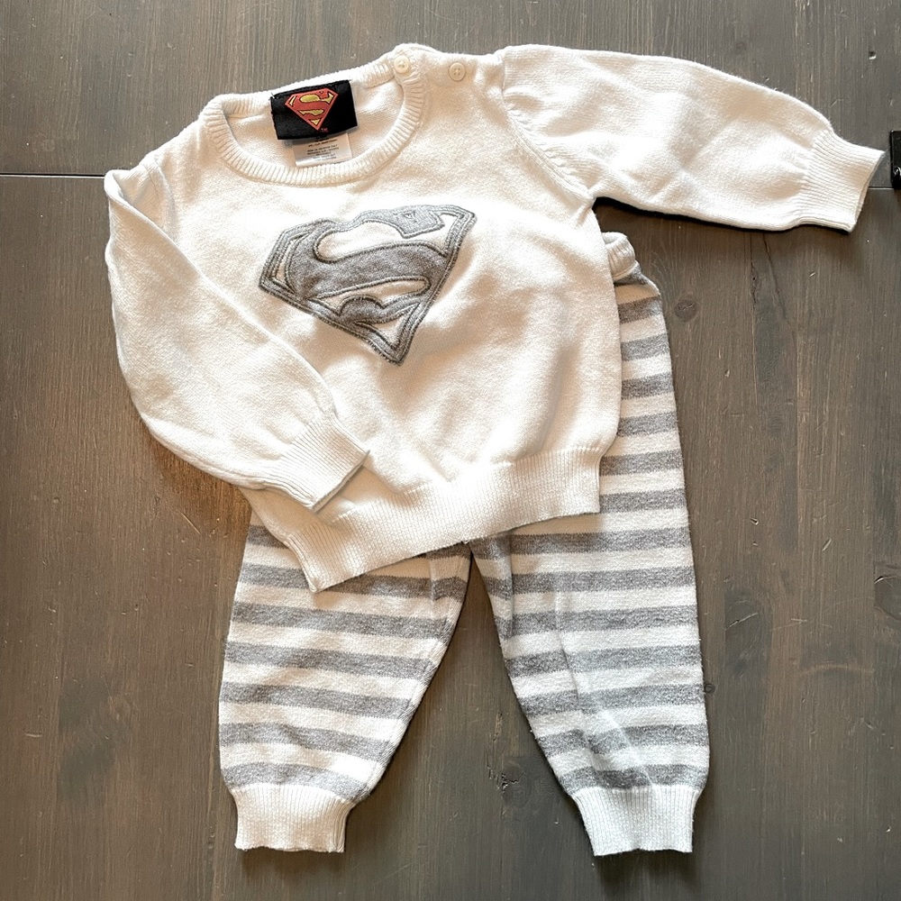 2/$15🍒 Boy’s 2 piece Superman outfit